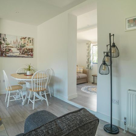 Stunning Modern Apartment In The Cotswolds Chalford 外观 照片